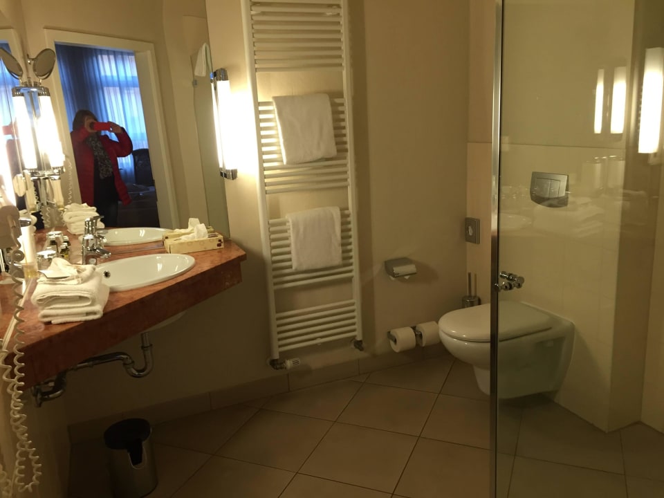 Badezimmer Hotel Wyndham Garden Quedlinburg Stadtschloss