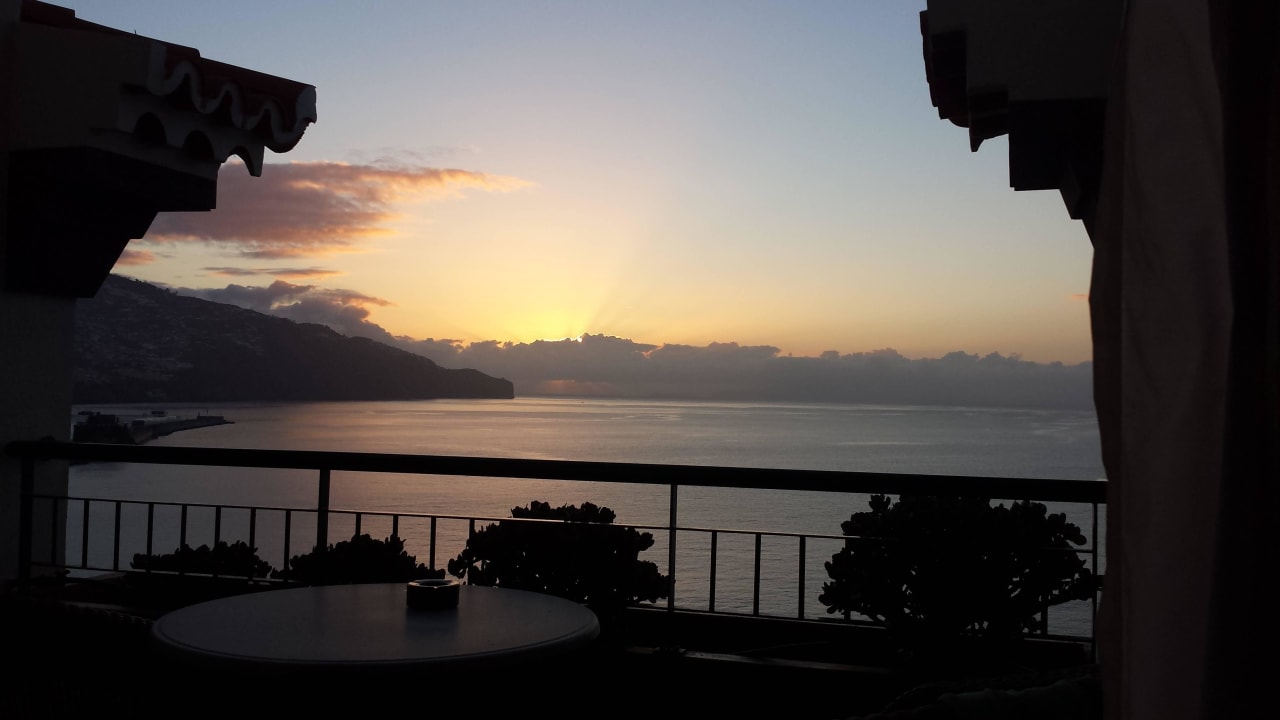 Sonnenaufgang über Funchal Hotel The Cliff Bay (PortoBay)