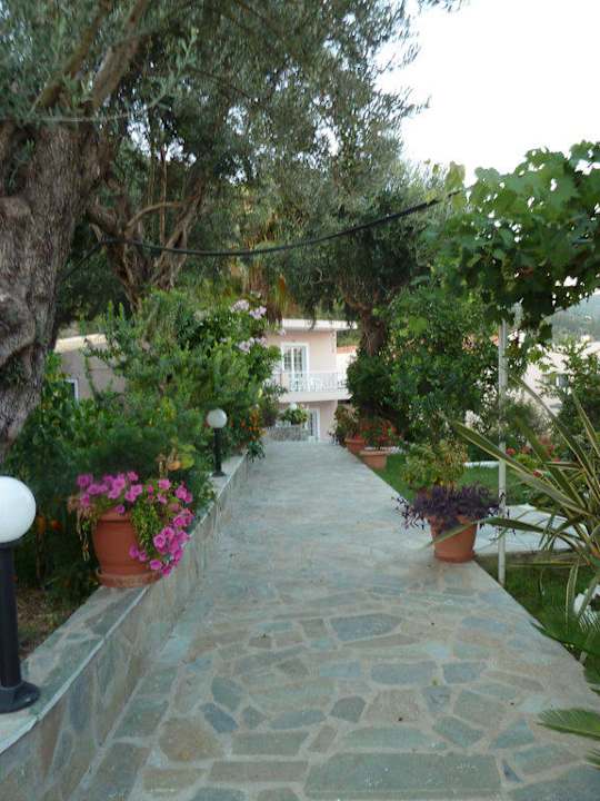 Gepflegte Gartenanlage Odysseus Hotel