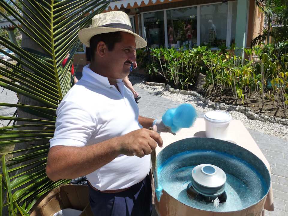 Zuckerwatte am Cubatag - Freitag Hotel Playa Pesquero