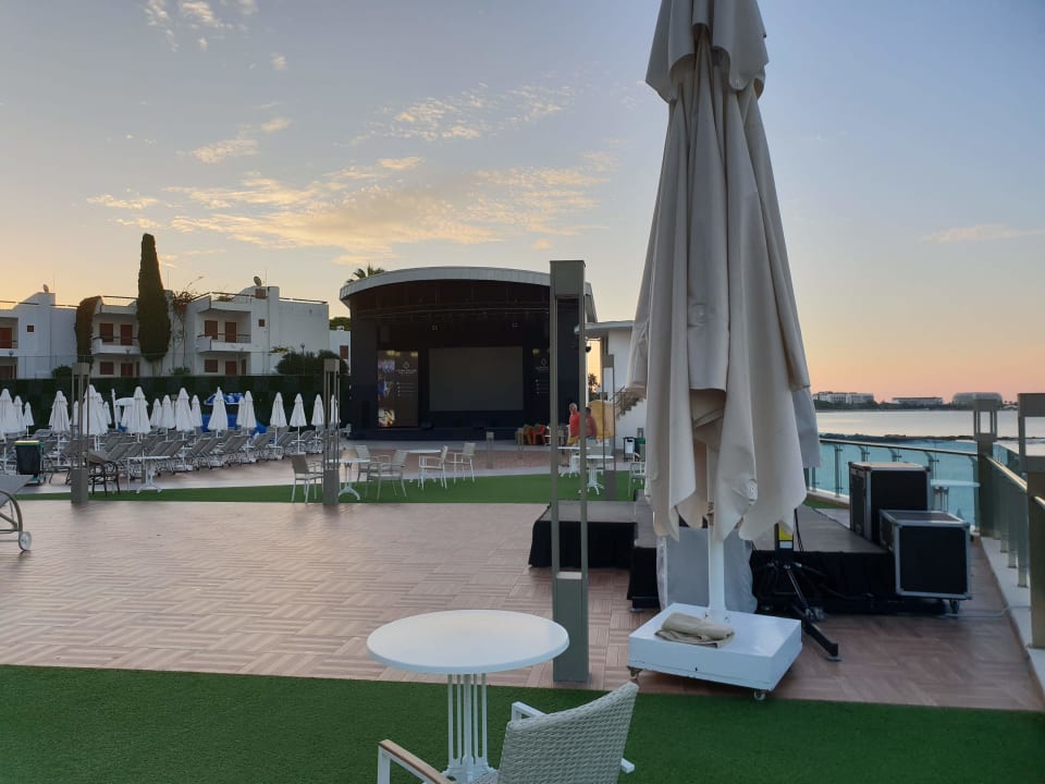 Gartenanlage Azura Deluxe Resort & Spa Hotel