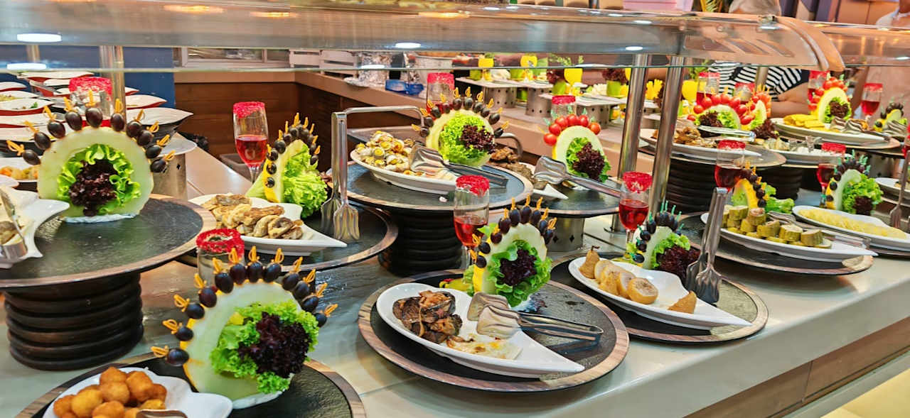 Gastro Saturn Palace Resort Hotel