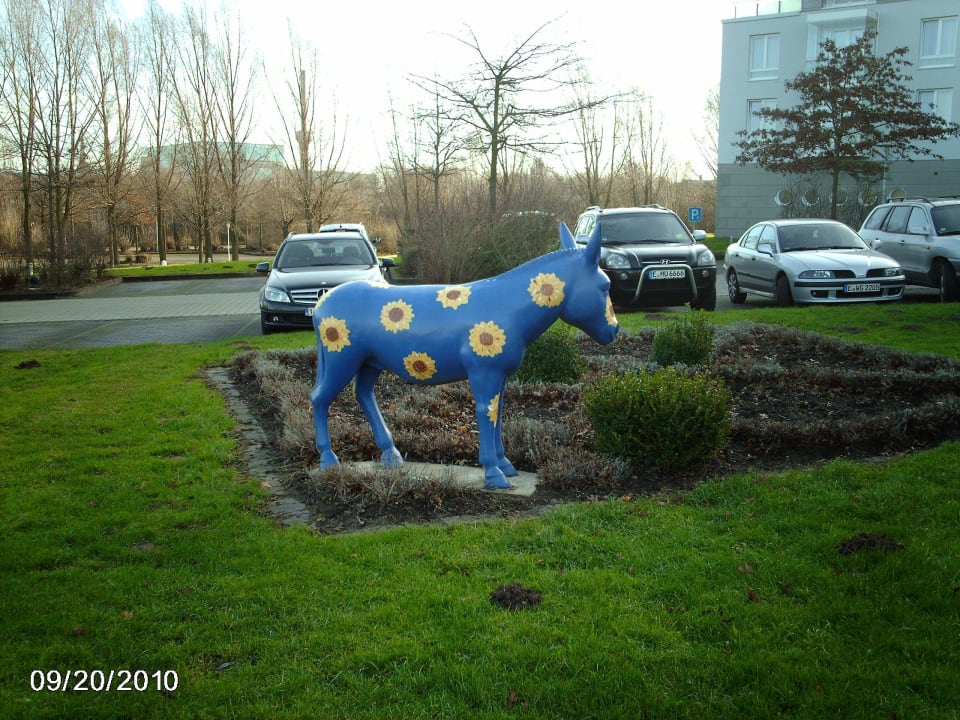 "Hotelesel"  vor dem Hotel Welcome Hotel Wesel