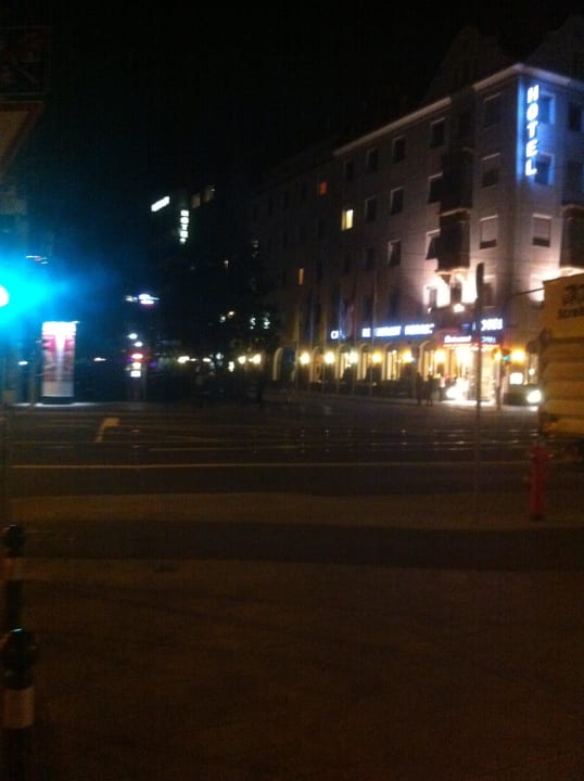 In der Nacht Ringhotel Loew's Merkur