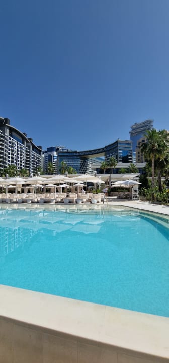 Pool NH Collection Dubai The Palm