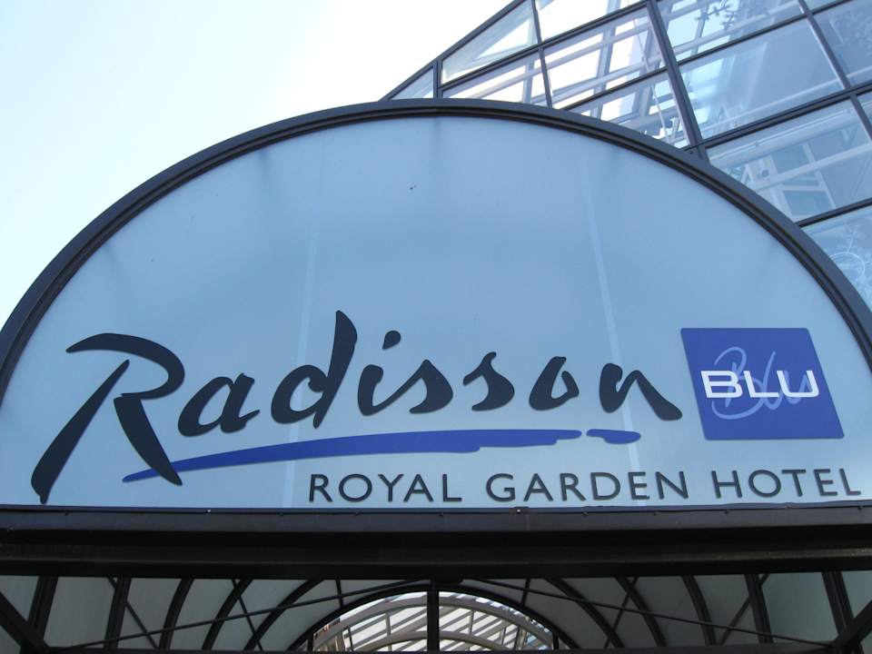 Haupteingang Radisson Blu Royal Garden Hotel