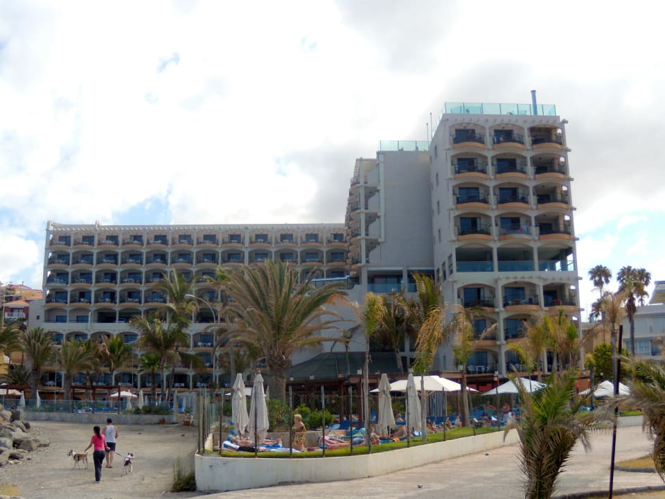 Blick auf die Hotelrückseite vom Meer aus Bull Dorado Beach & Spa