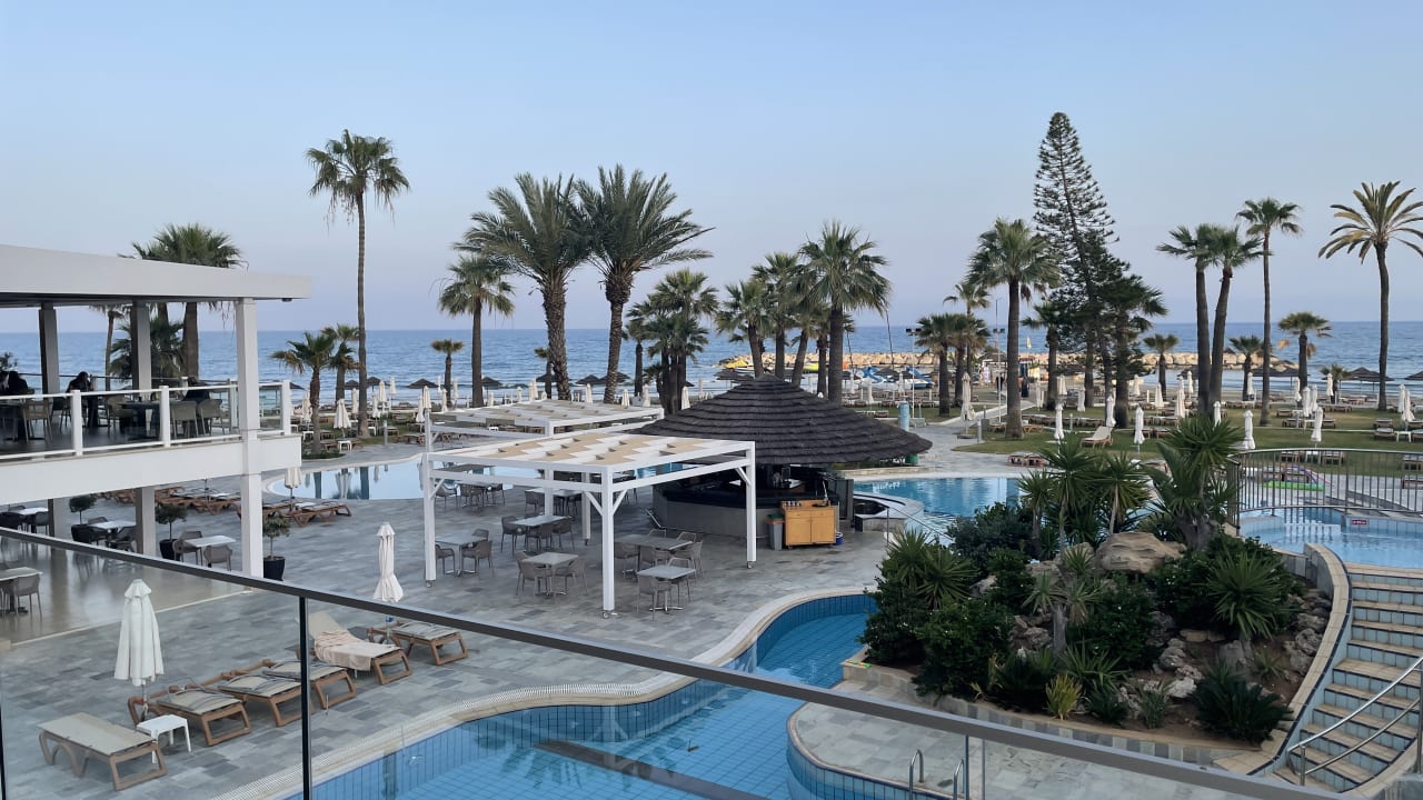 Pool The Golden Bay Beach Hotel