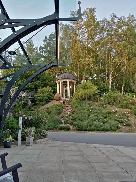 Gartenanlage Spirit & SPA Hotel Birkenhof am Elfenhain