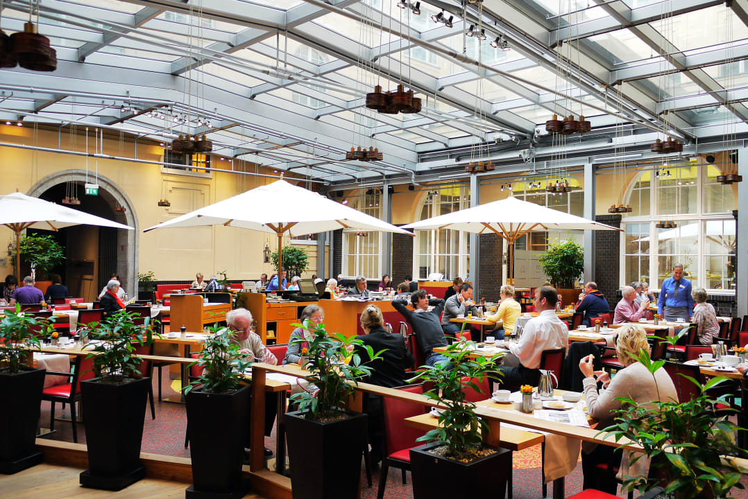 Die Gastronomie unter der Glaskuppel Mövenpick Hotel Berlin