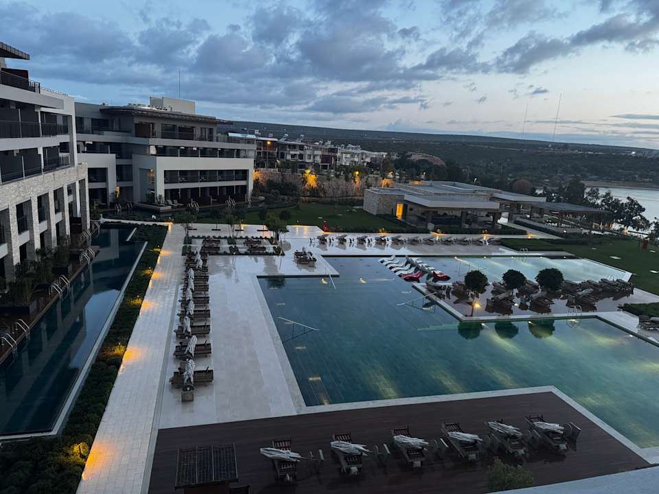 Pool Anda Barut Collection