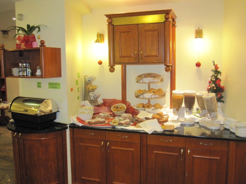 Fruehstuecksbuffet Suite Hotel 900 m zur Oper