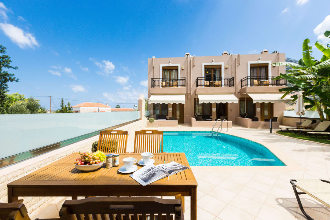 Pool Pantheon Villas & Suites