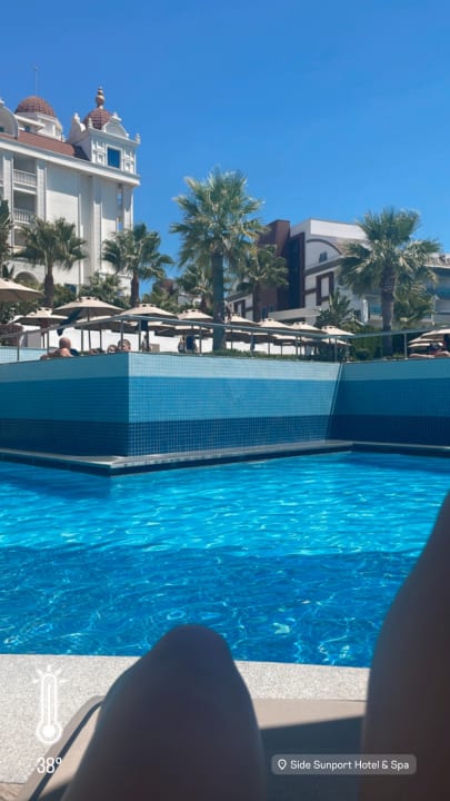 Pool Side Sunport Hotel & Spa