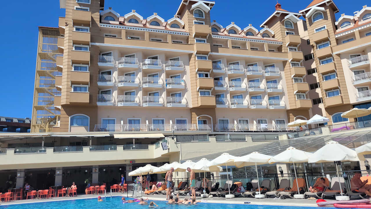 Pool Side Mare Resort & Spa