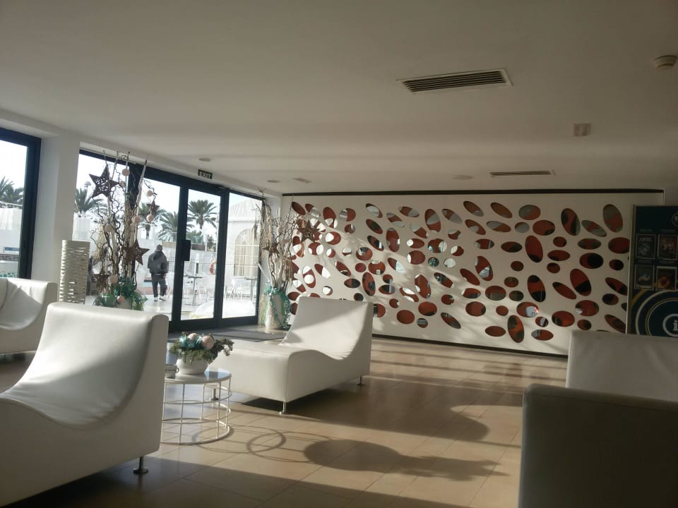 Modern Iberostar Waves Bahia de Palma