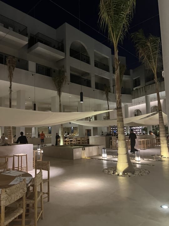 Gastro Serry Beach Resort