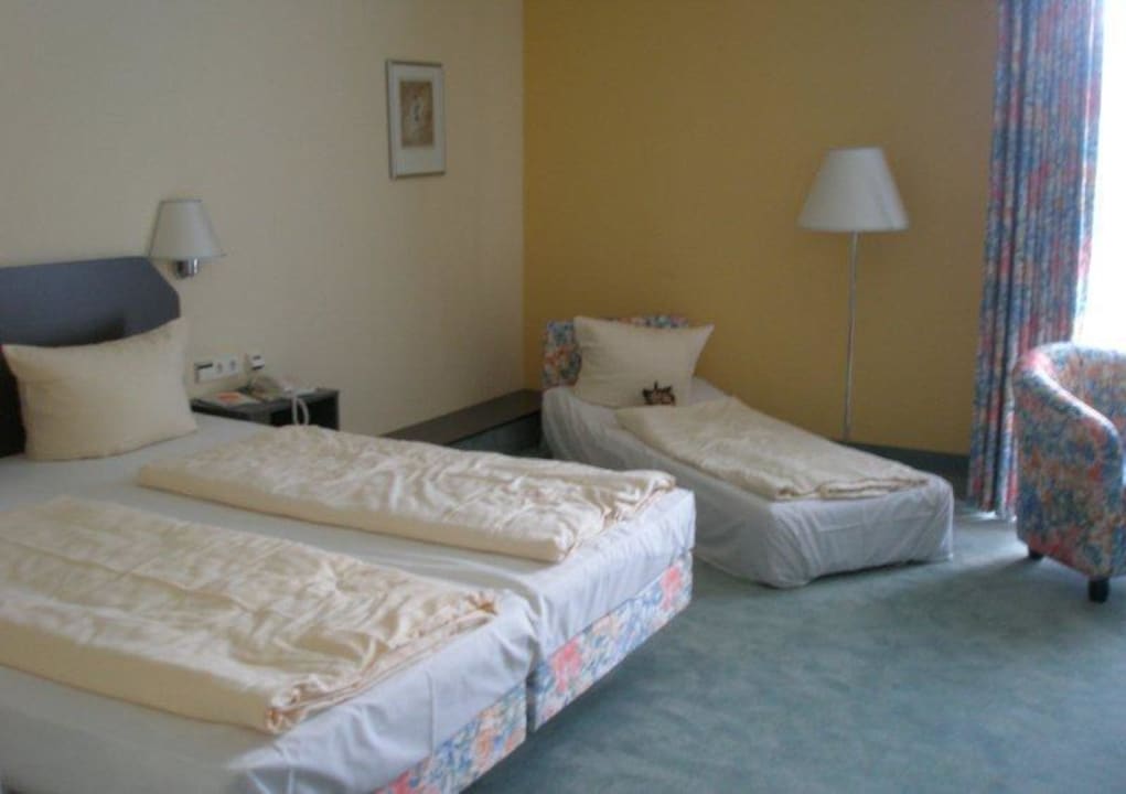 Doppelbett und Zustellbett Hotel Wörth