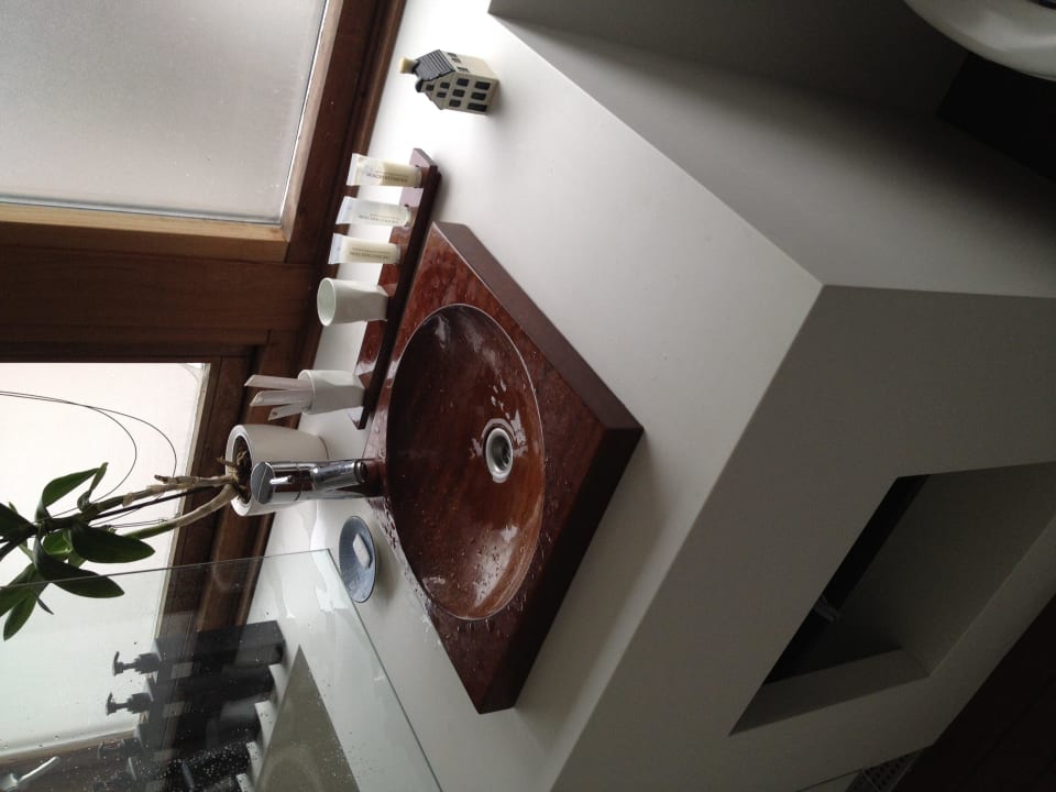 Waschbereich.  Somoya's Saloon