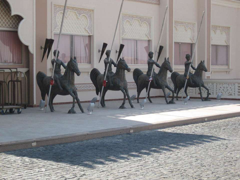 Vor dem Hotel  Pickalbatros Palace Resort