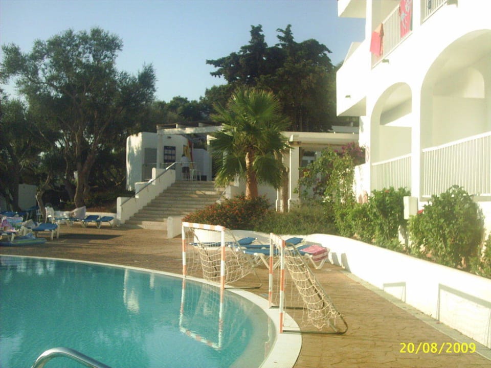 Hauptpool und Außenbühne Gavimar Ariel Chico Club & Resort