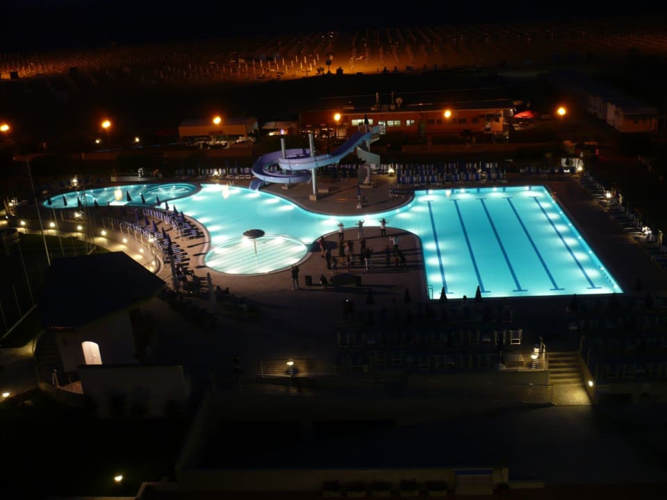 Le pisicne e la spiaggia Hotel Cesare Augusto