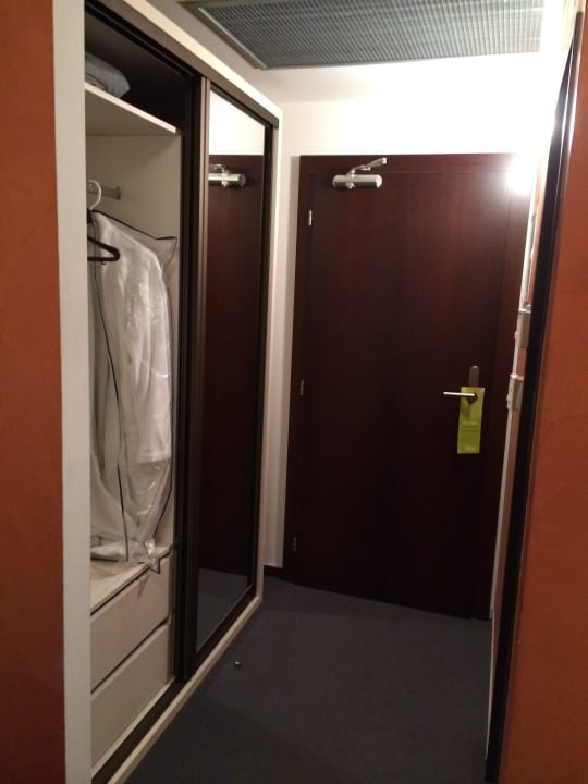Eingangsbereich mit Schrank Design Hotel Preuge