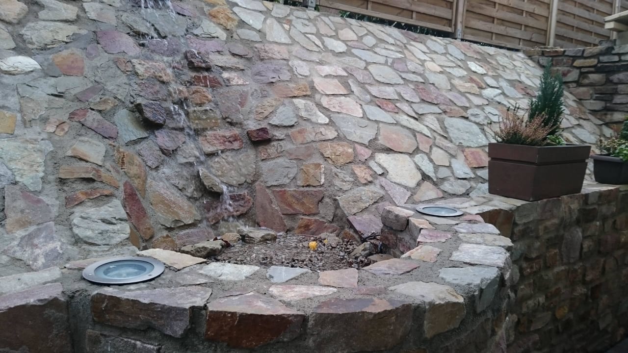 Springbrunnen im Außenbereich LIFESTYLE Resort Zum Kurfürsten