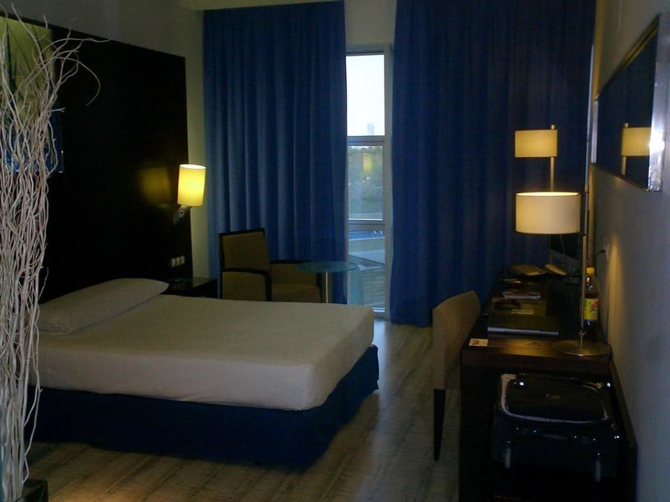 Schlafbereich im Doppelzimmer Hotel Vincci Maritimo