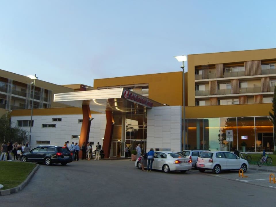 Der Eingang mit seinen Rauchern! Hotel Garden Istra Plava Laguna