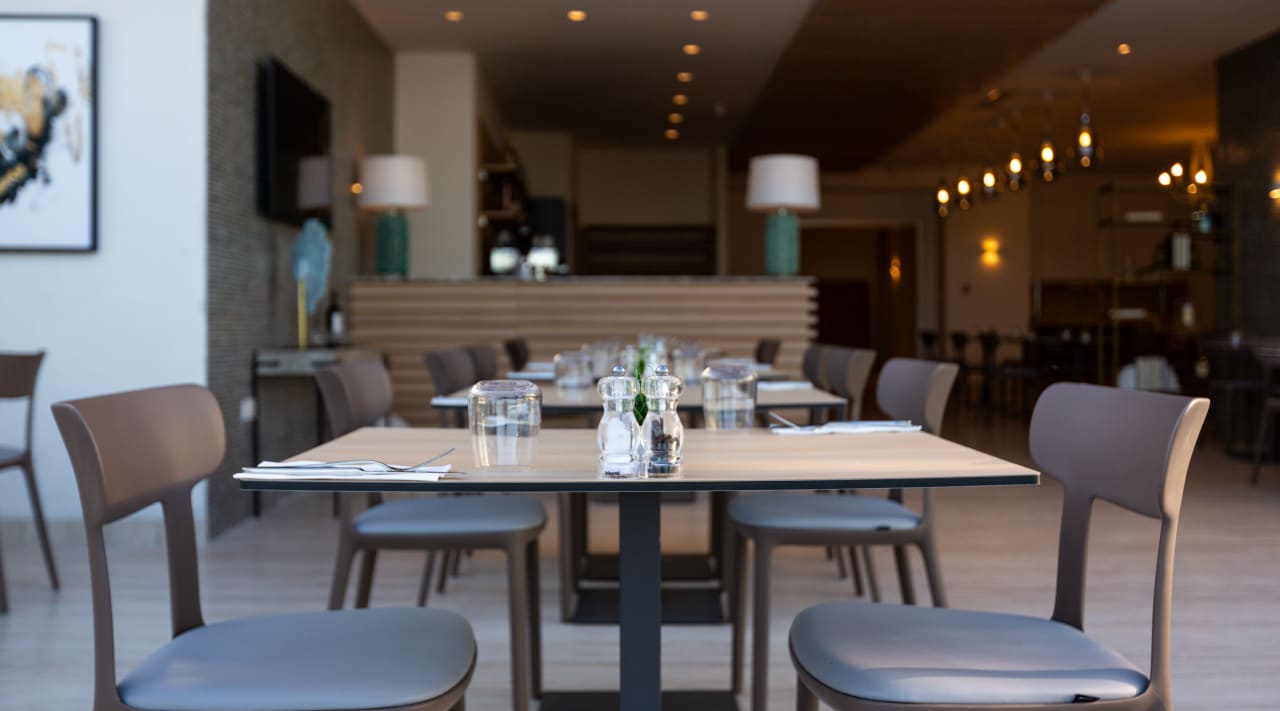 Gastro 115 The Strand Hotel