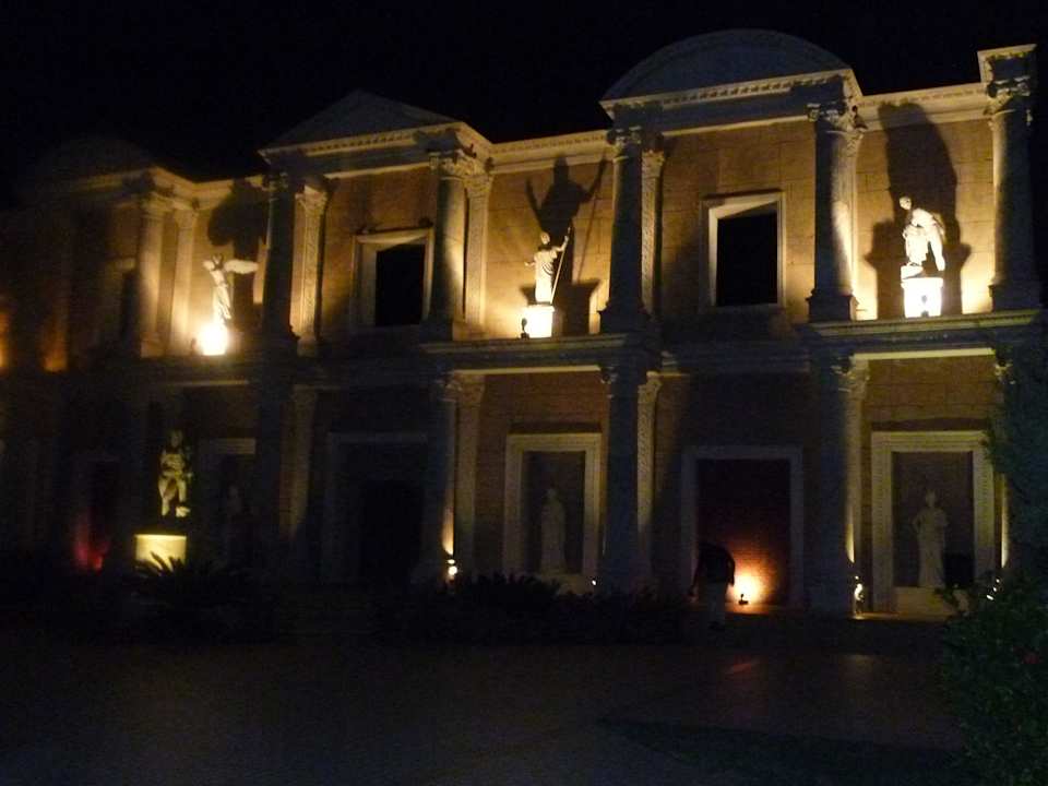 Neben dem Konzertsaal Kaya Artemis Resort