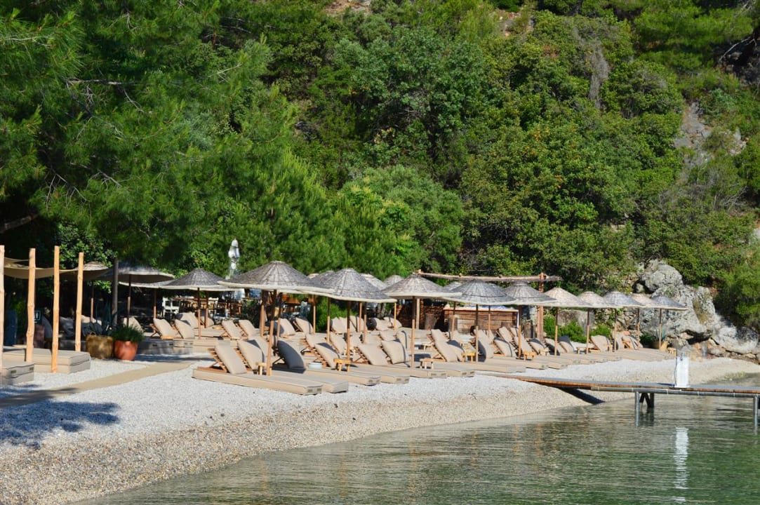 Strand Hillside Beach Club