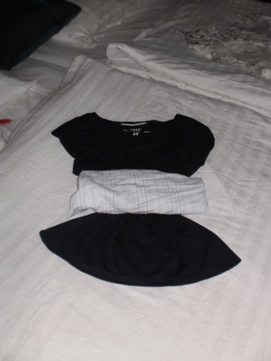 Liebevoll zusammengelegter Schlafanzug, Zi. 1101 allsun App.-Hotel Esquinzo Beach