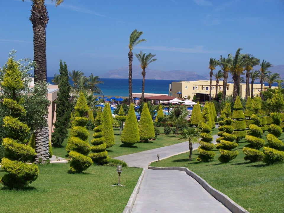 Der Weg durch die Anlage zum Meer Hotel Horizon Beach Resort