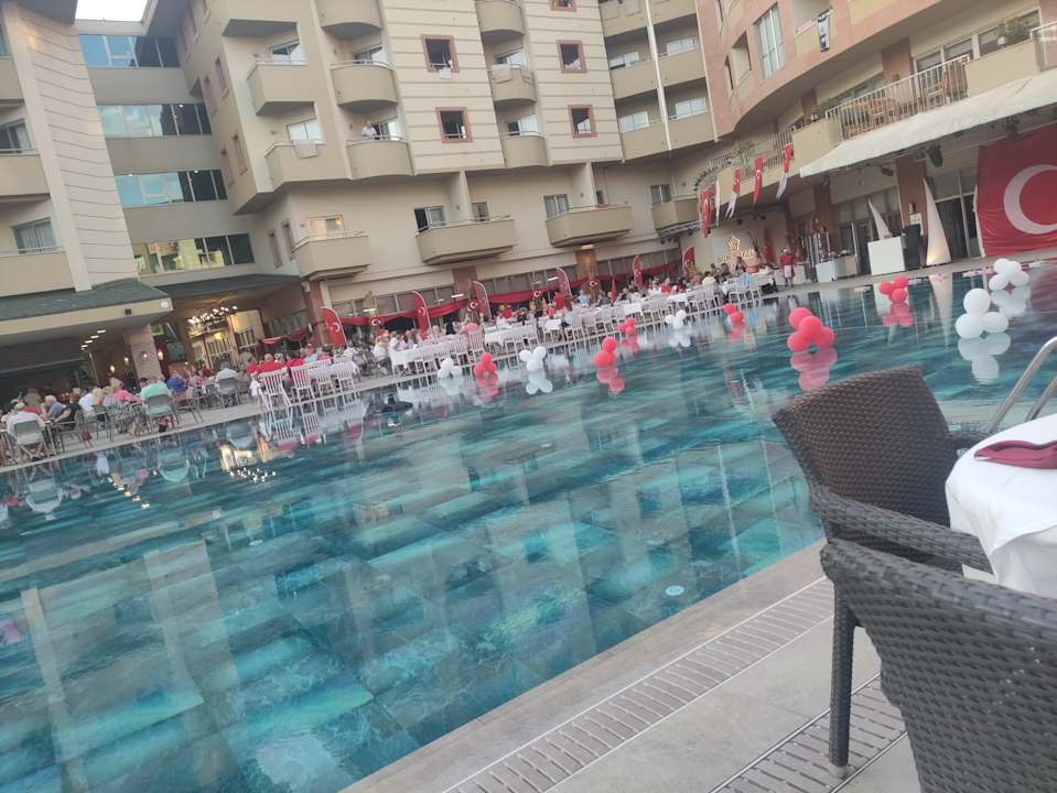 Pool Hotel Side Star Park