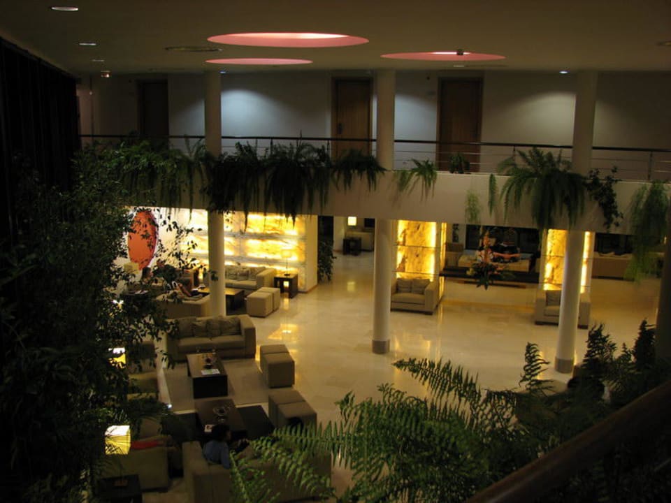 Lobby am Abend Caloura Hotel Resort