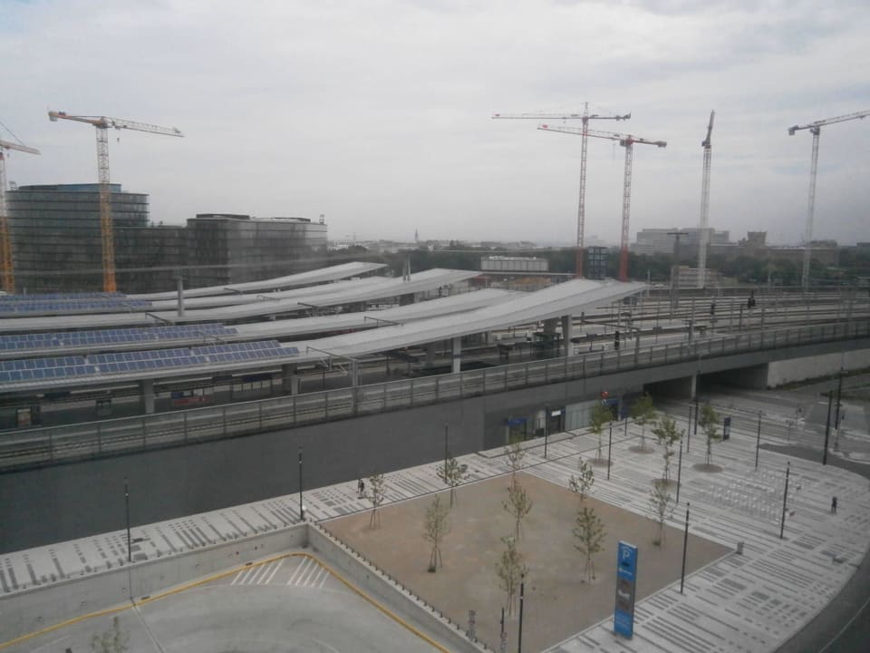 Vom 9. Stock nach rechts Leonardo Hotel Vienna Hauptbahnhof