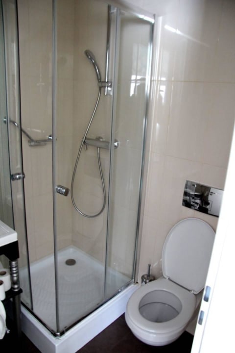 WC mit Dusche Hotel La Prima Fashion Budapest