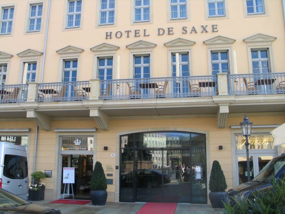 Haupteingang Steigenberger Hotel de Saxe