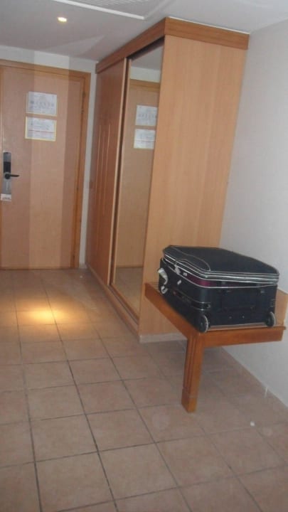 Kleiderschrank mit Safe und Kofferablage Hotel Djerba Resort