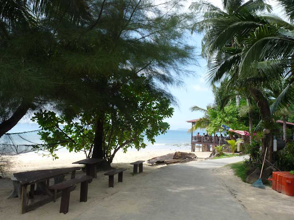 Strand mit Restaurant Nazris Place 1 Nazri's Place & Nazri Beach Cabanas