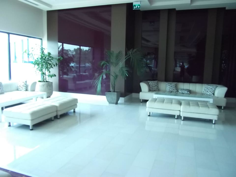 Sitzgelegenheit in der Lobby Venosa Beach Resort & Spa