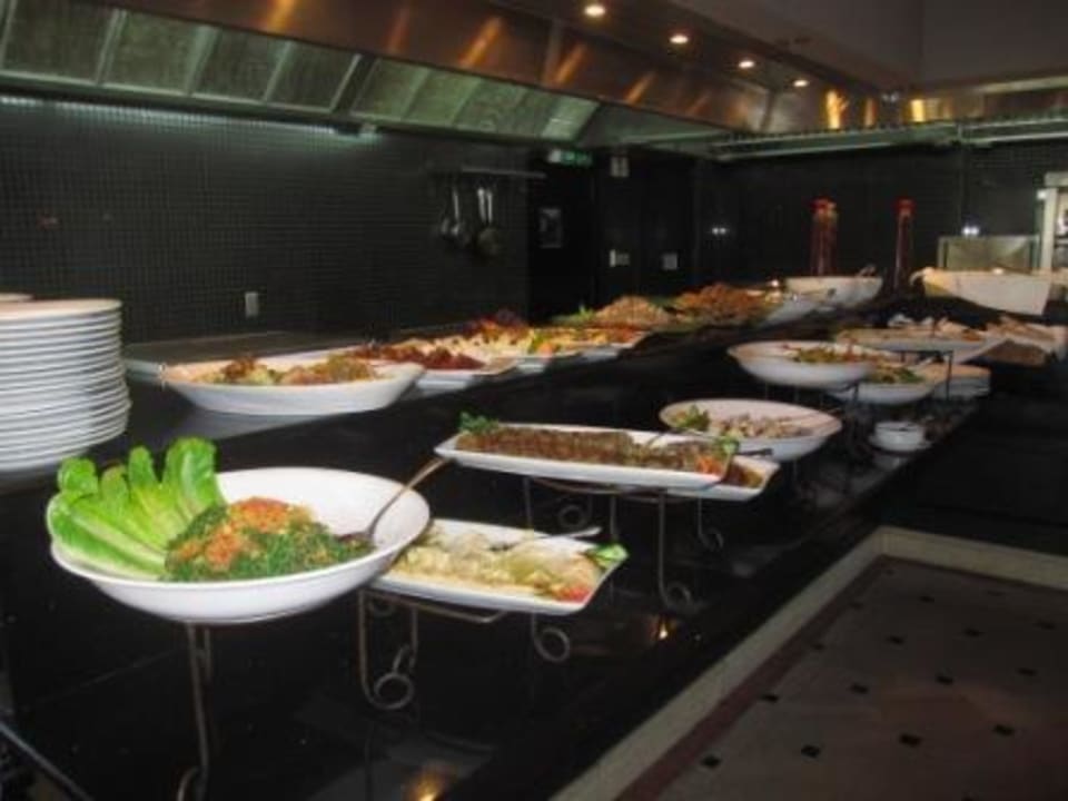 Salatbuffet (Lunch) Ramada Hotel & Suites Al Khobar