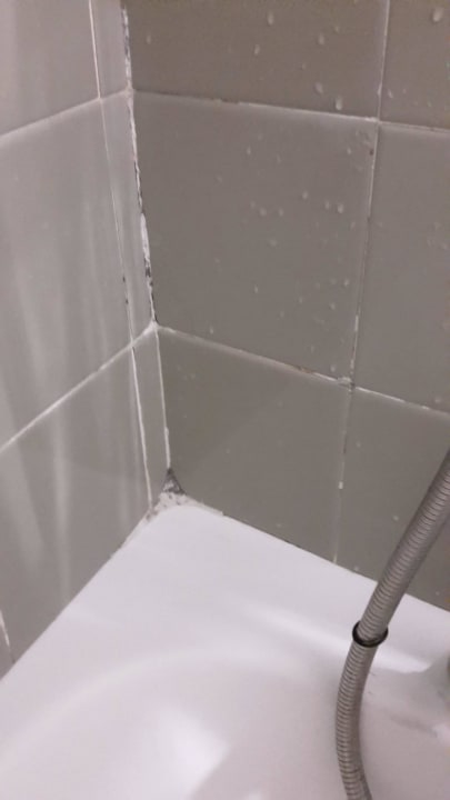 Schimmel in allen Ecken Hotel Vibra Beverly Playa