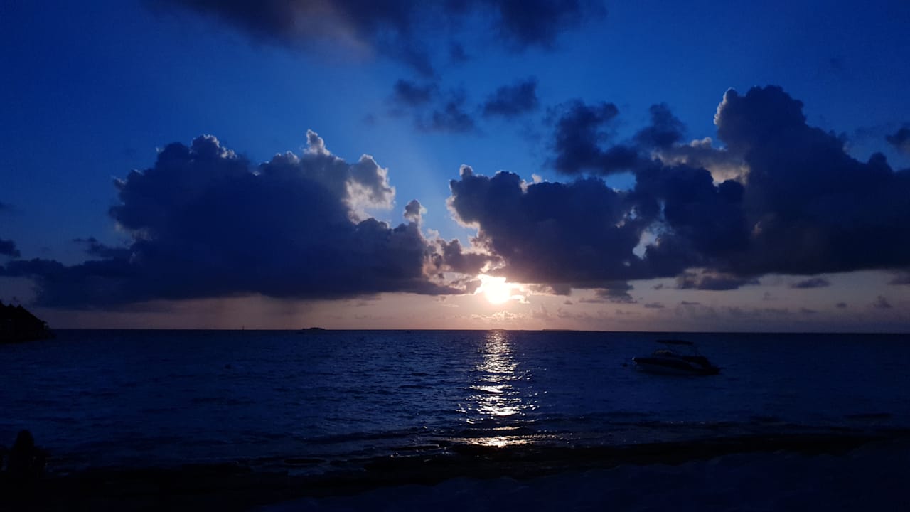 Strand Angaga Island Resort