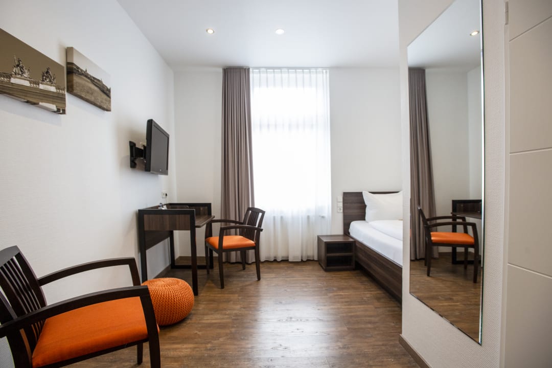 Zimmer sevenDays Hotel Karlsruhe