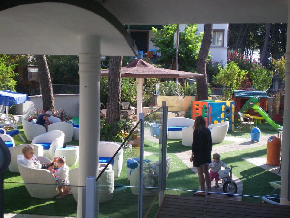 Relax-Zone mit Spielecke Hotel Buratti