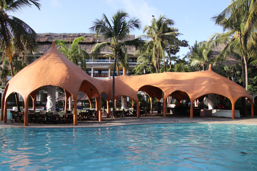 Pool Hotel Southern Palms Beach Resort