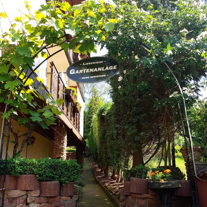 Aufgang zum Garten Hotel & Restaurant Rosenbusch